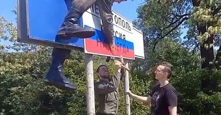 Rosjanie przybili własny znak. Taki komentarz dodali