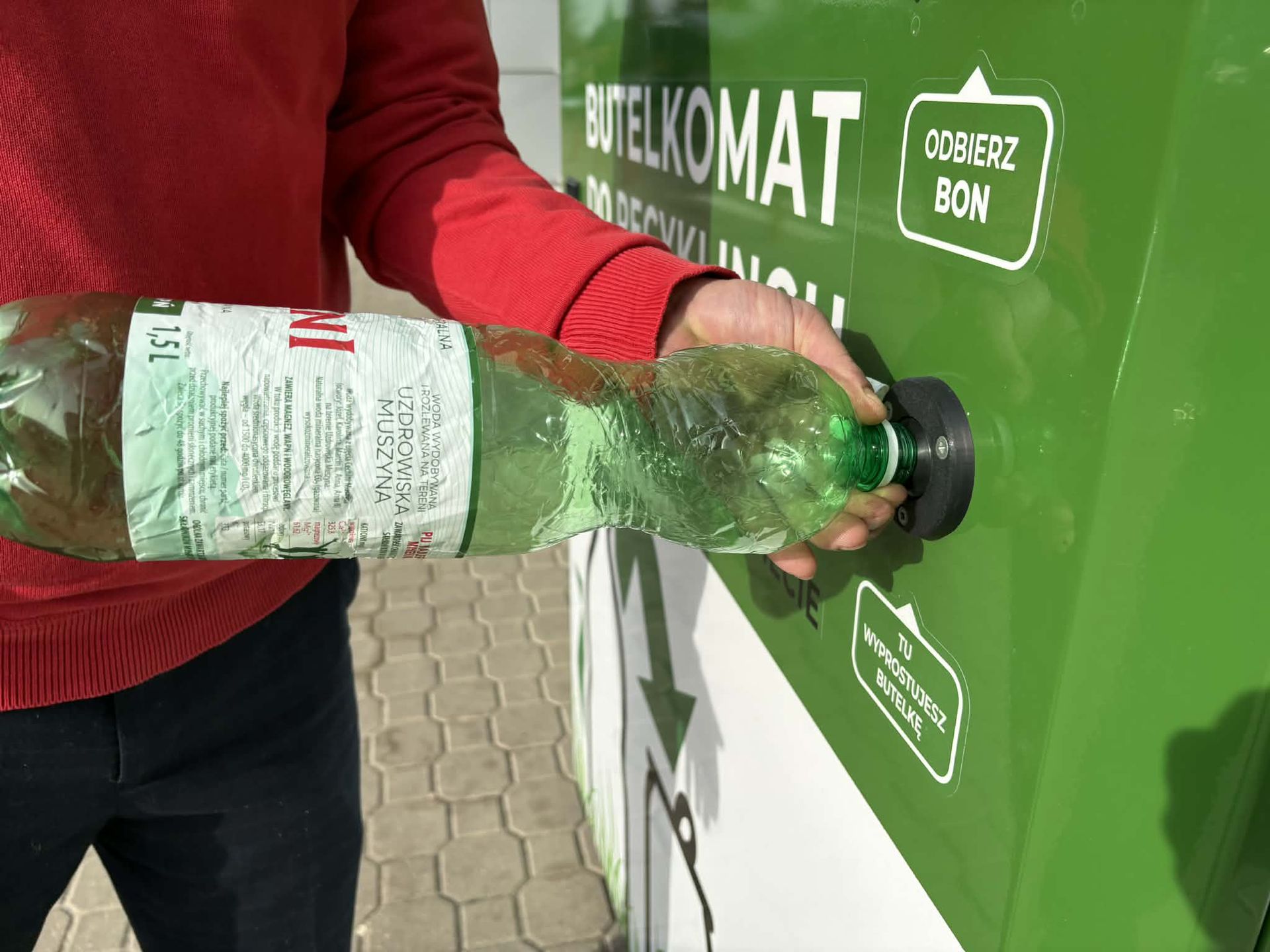 Stworzył polski butelkomat. Inżynier Wiesław chce poprawić wady systemu kaucyjnego