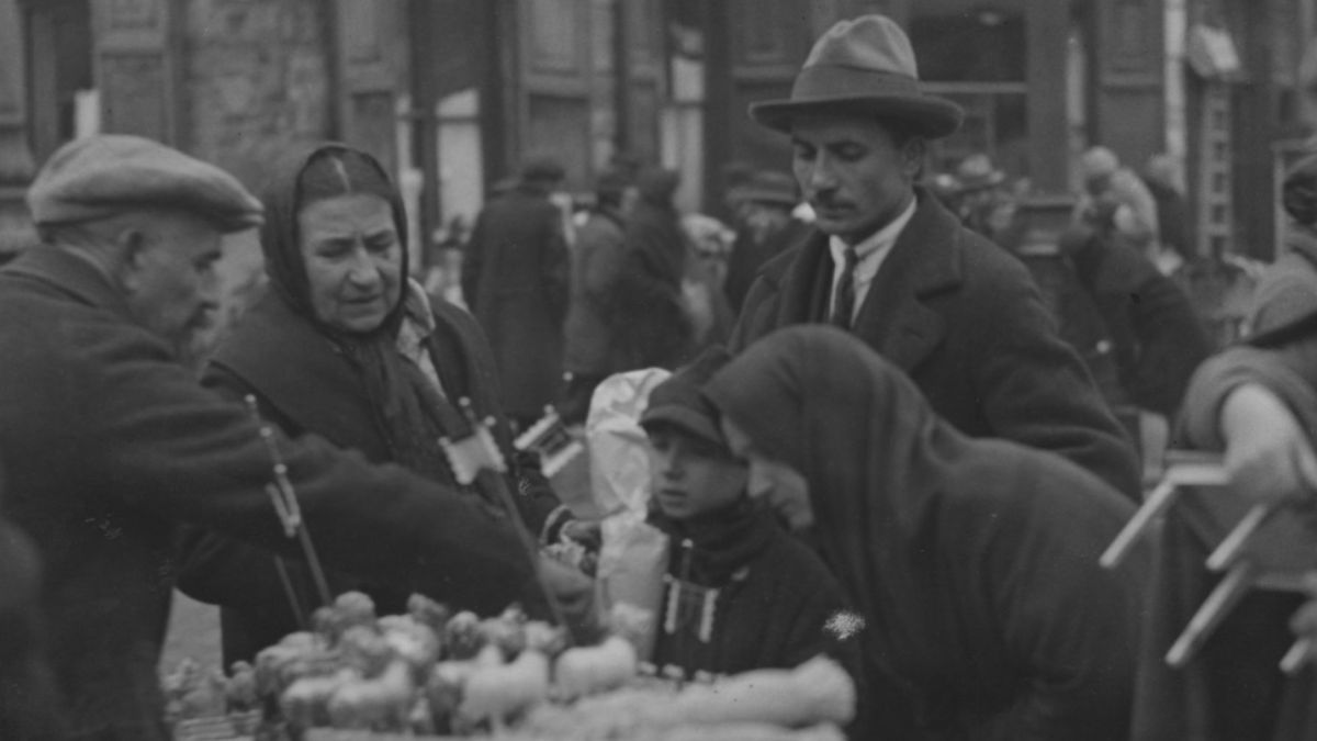Na zdjęciu widoczny wielkanocny stoliczek.