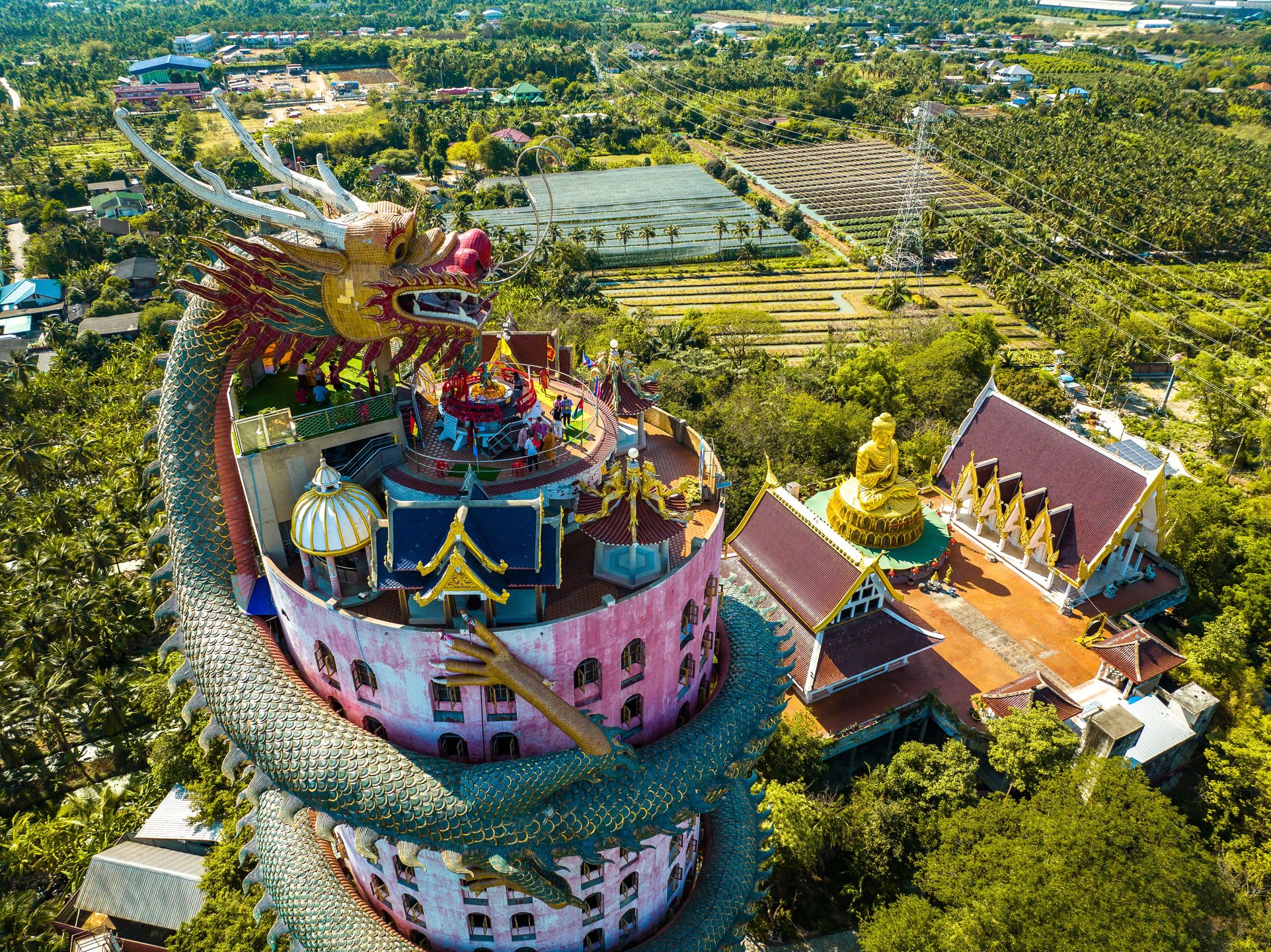 Wat Sam Phran. Robi wrażenie