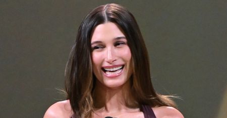 RZADKI WIDOK: Hailey Bieber dzieli się zdjęciem z synem Jackiem. Uroczy obrazek?
