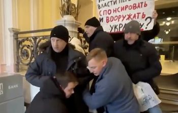 Oni zaatakowali polskiego ambasadora. Są powiązani z partią Putina