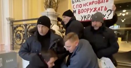 Oni zaatakowali polskiego ambasadora. Są powiązani z partią Putina