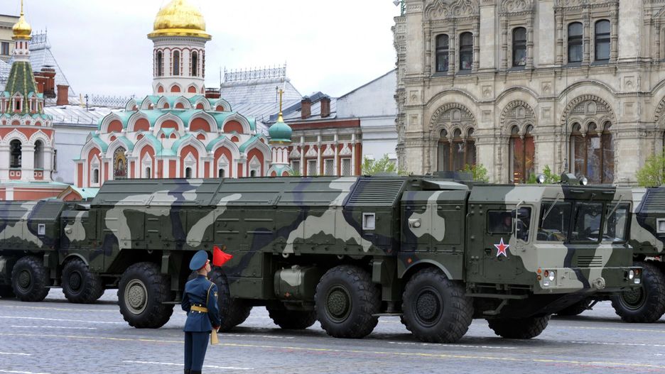 Rosyjskie si?y zbrojne przygotowuj? si? na Dzie? Zwyci?stwa
PHOTO: WOJTEK LASKI/EAST NEWS 
06/05/2010 MOSKWA 
Rosyjskie sily zbrojne przygotowuja sie do defilady na Dzien Zwyciestawa 9 maja 2010 r w 65. rocznice zakonczenia II wojny swiatowej. 
NZ: Mobilna wyrzutnia taktycznych pociskow rakietowych Iskander.
Russian military forces train for the Victory Day parade that will take place on 9 May 2010 marking the 65th anniversary of the Second World War.
WOJTEK LASKI