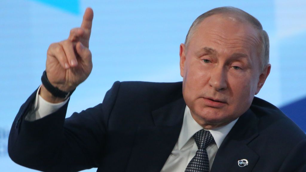 Russian President Putin Meets Valdai Discussion Club During Annual MeetingSOCHI, RUSSIA - OCTOBER,21 (RUSSIA OUT): Russian President Vladimir Putin speeches during the Valdai Discussion Club's plenary meeting, on October,21,2021, in Sochi, Russia. Vladimir Putin took part in the annual meeting of political scientists on foreign policy held in the Black Sea resort of Sochi. (Photo by Mikhail Svetlov/Getty Images)Mikhail Svetlov