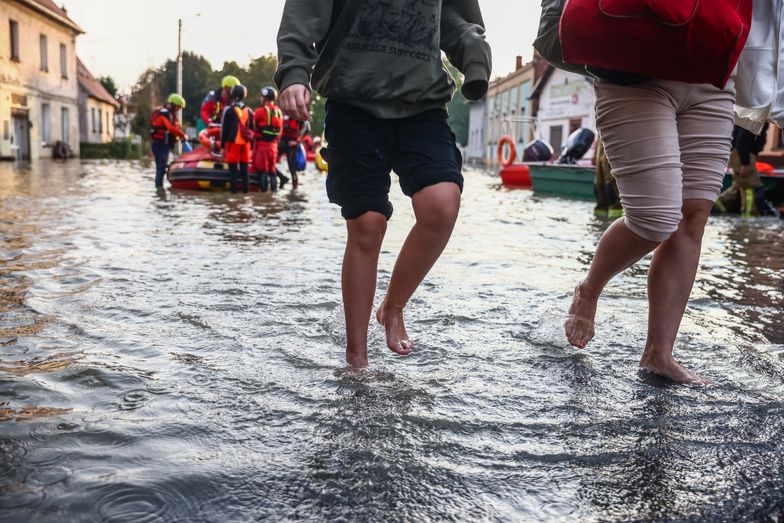 Za oceanem piszą o powodzi w Polsce. "Ludzki łańcuch"