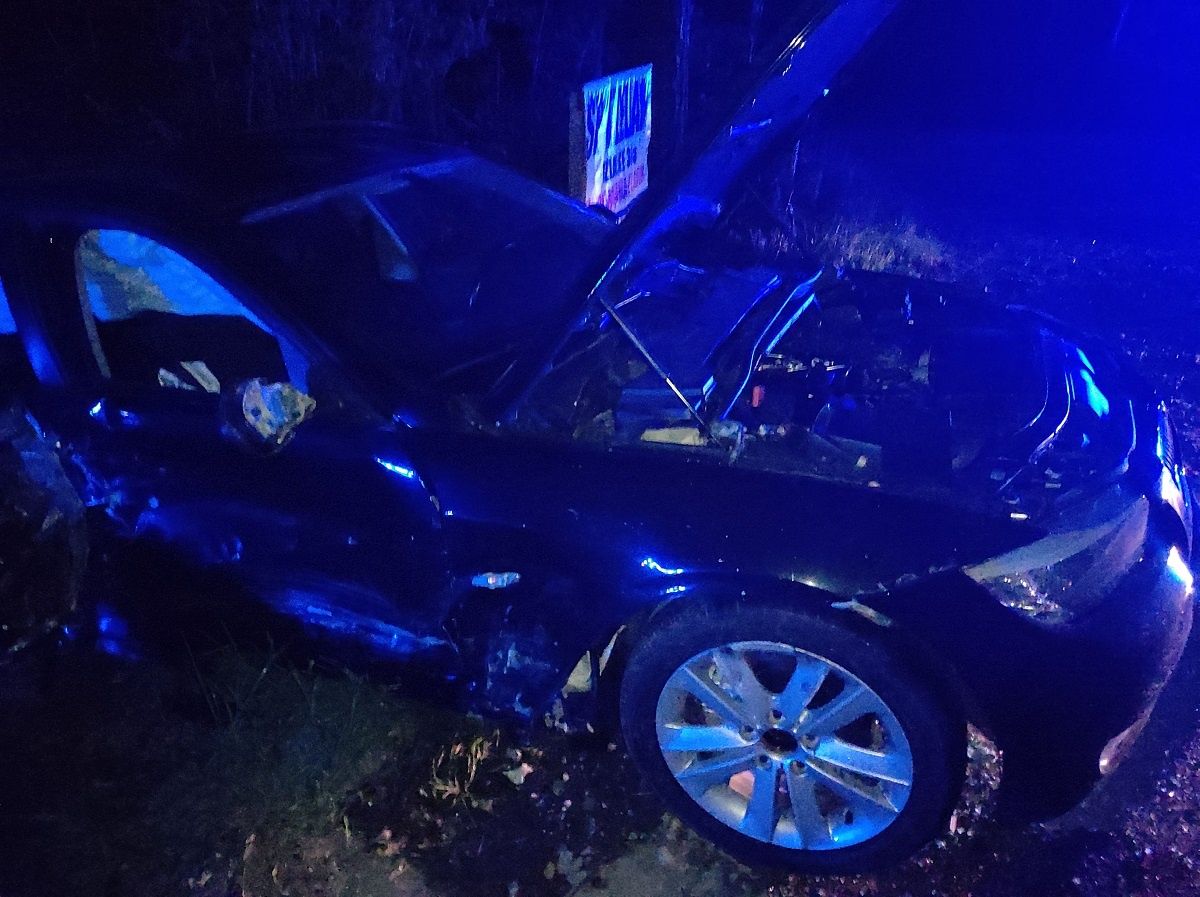 Zderzenie dwóch BMW w miejscowości Borzechów Kolonia