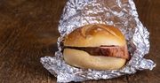 Nigdy nie pakuj kanapek w folię aluminiową. To szkodzi zdrowiu