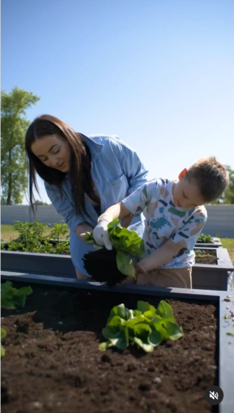 Anna Bardowska pochwaliła się ogrodem. Jej dom otacza betonowy MUR