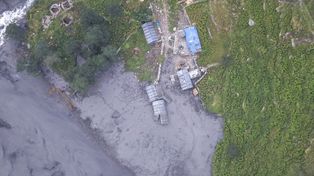 Kolejny kataklizm w Nepalu. Gigantyczna fala zmiotła mosty i domy