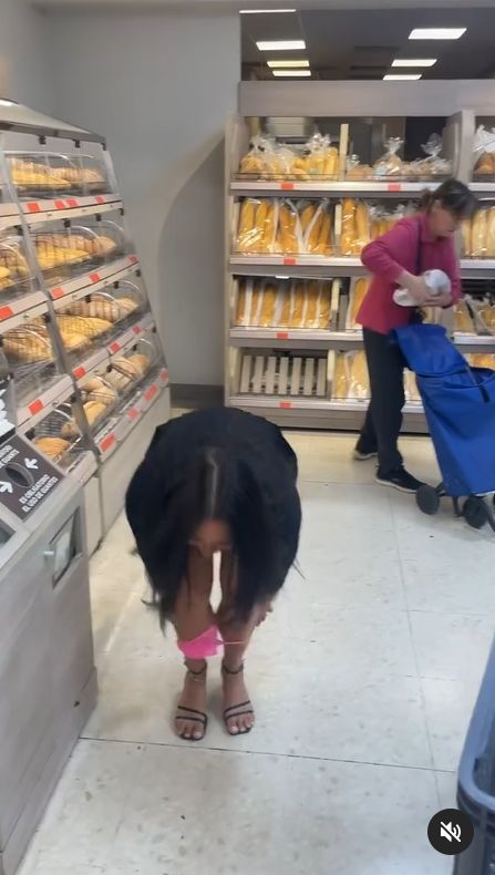 Brytyjska influencerka zdjęła majtki w supermarkecie