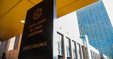 Wypłata pieniędzy z UE powiązana z praworządnością? TSUE zaczęło obrady