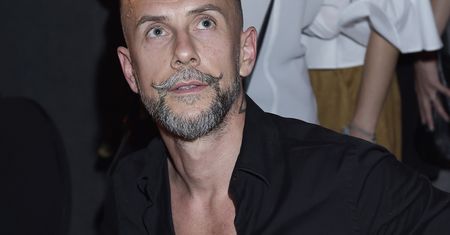 Zarobki Nergala. Tak radzi sobie słynny metalowiec