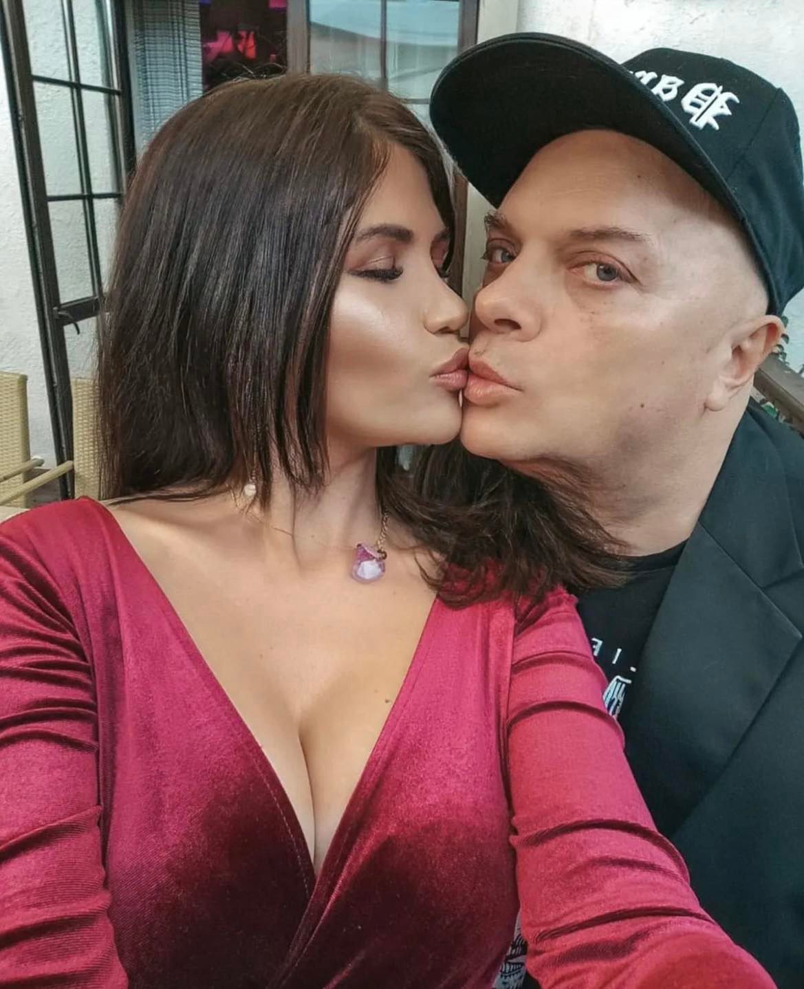 Krzysztof Skiba z partnerką