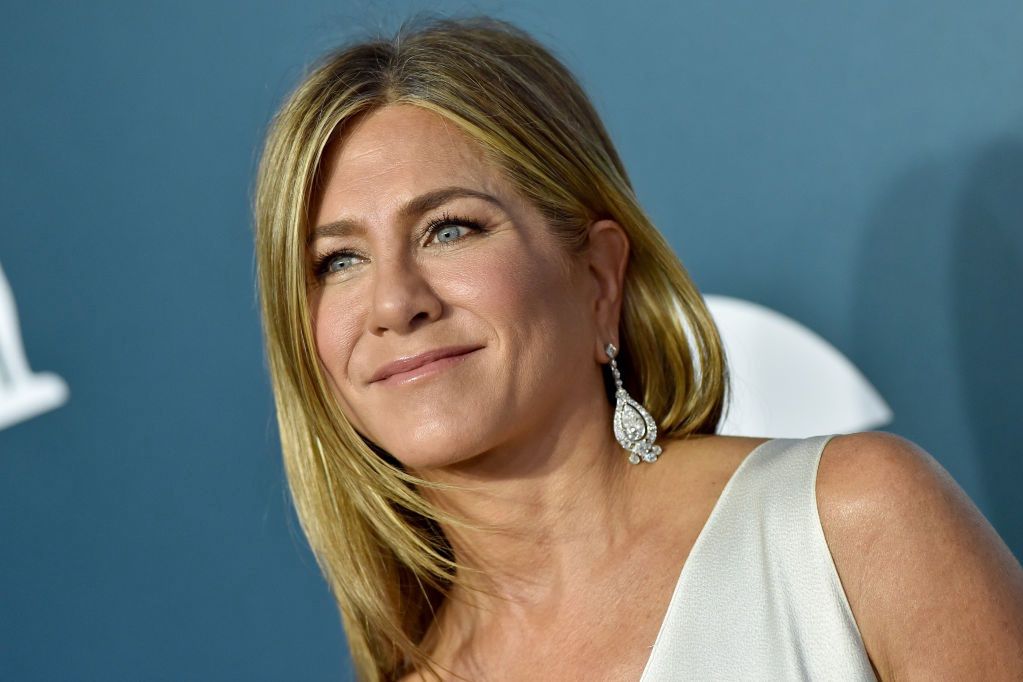 Pięć urodowych trików Jennifer Aniston. Jeden produkt zaskakuje