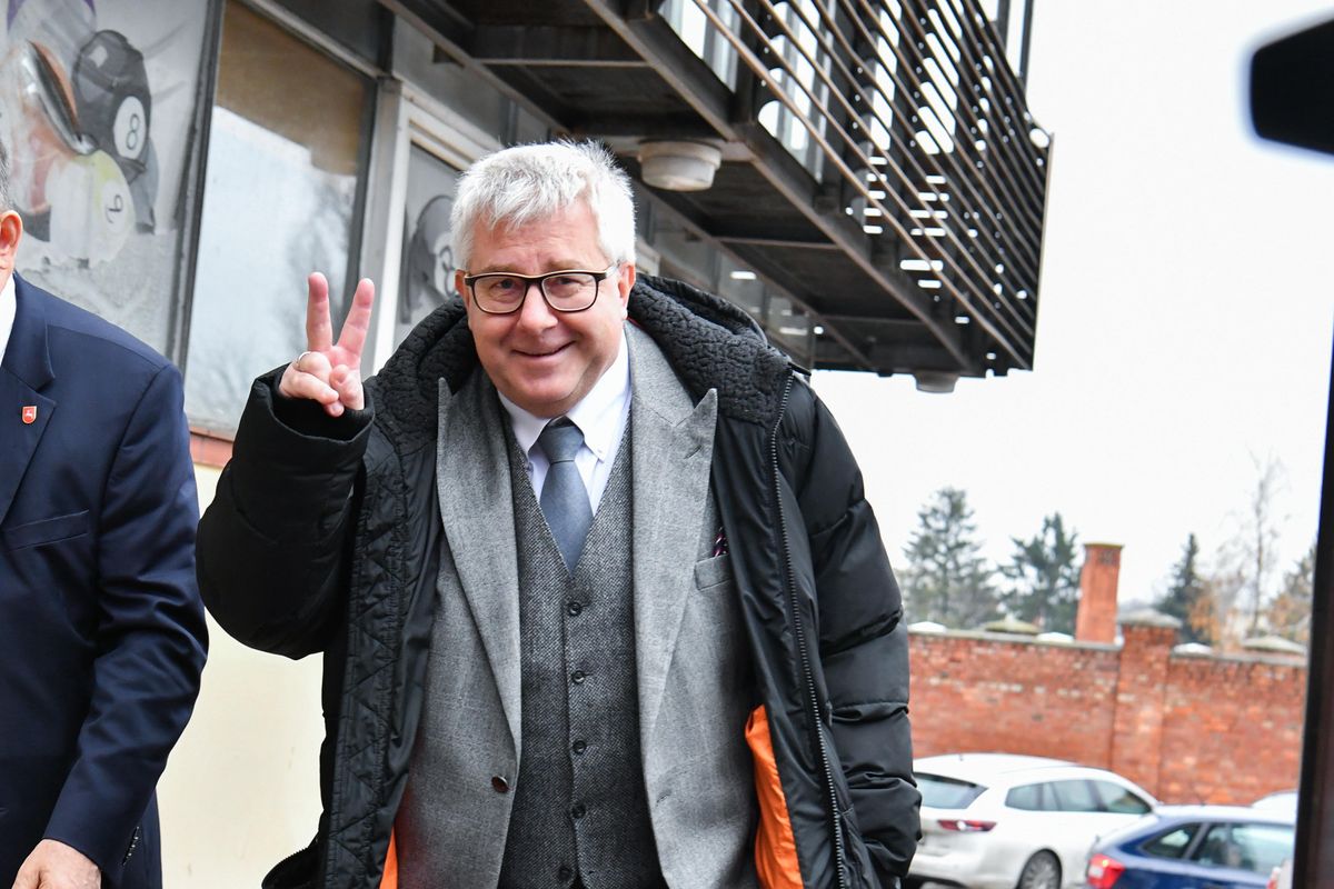 Ryszard Czarnecki zatrzymany na warszawskim lotnisku