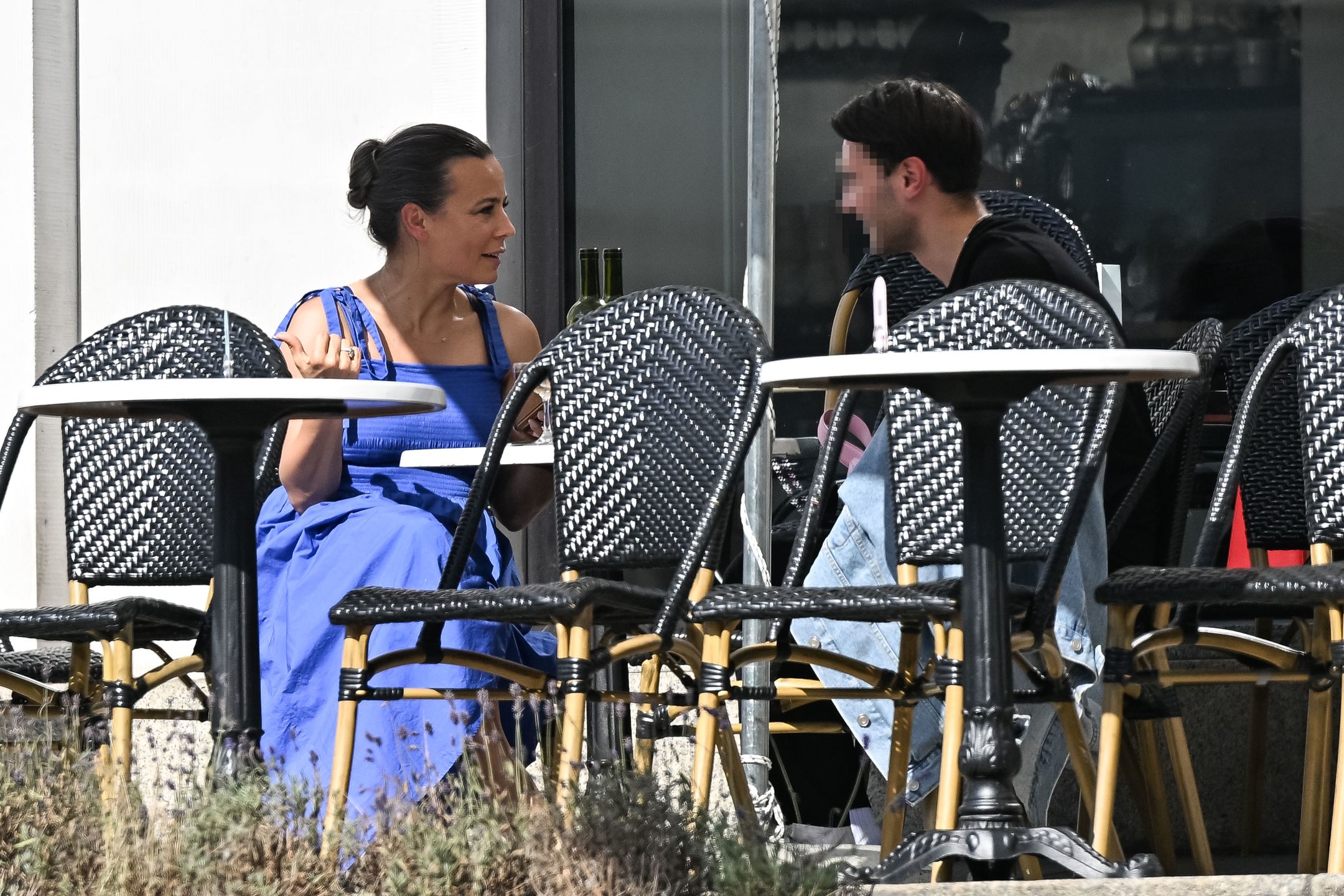 Anna Mucha delektuje się szampanem