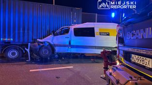 Makabryczny wypadek na trasie S2. Bus wbił się w ciężarówkę. 5 osób zginęło, trzy są ranne. Droga zablokowana