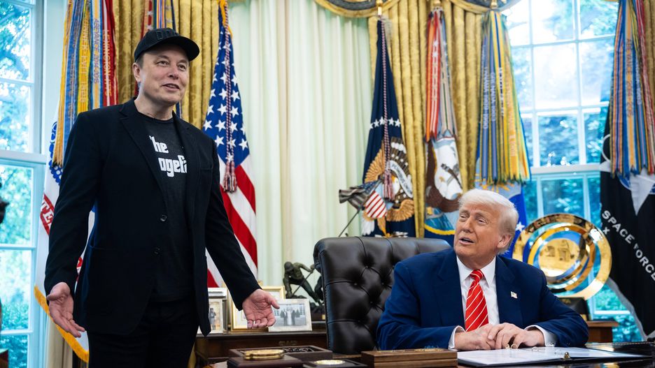 Trump and Musk Joint Press Conference in the Oval Office
United States President Donald J Trump, right, participates in a Press Conference with Elon Musk, Chief Executive Officer, Tesla, SpaceX and X (previously known as Twitter) and Administrator, Department of Government Efficiency (DOGE), left, in the Oval Office of the White House in Washington, DC, US,, May 30, 2025. 
Credit: Francis Chung / Pool via CNP Photo via Newscom
Dostawca: PAP/Newscom
Francis Chung - Pool via CNP
45th President, 47th President, 2025, America, American, Americas, Chief Executive, Commander-in-Chief, DC, Donald John Trump, Donald Trump, government, inside the Beltway, leaders, meeting, national, news, North America, people, political, politicians, po