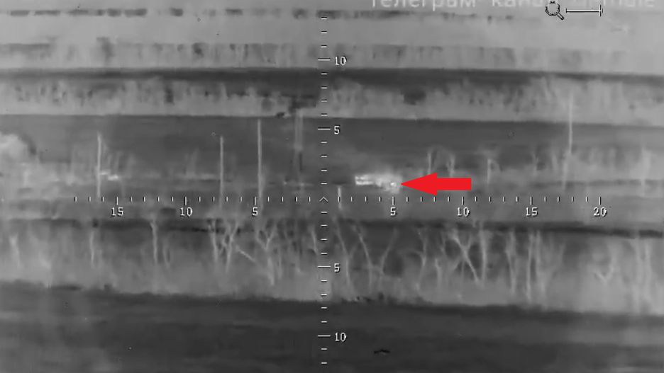 Pocisk 9M133 Kornet tuż przed trafieniem w ukraińskiego Abramsa.