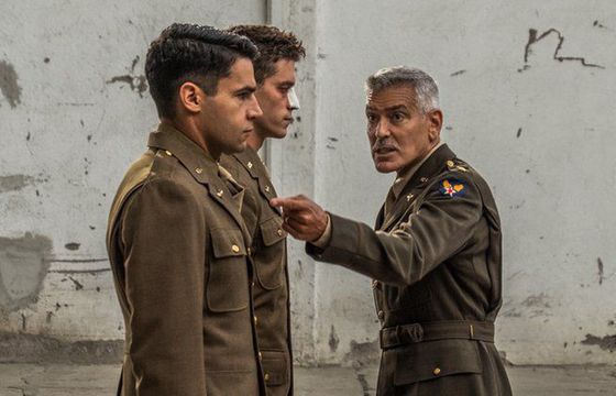 Christopher Abbott jako Yossarian w serialu "Paragraf 22"