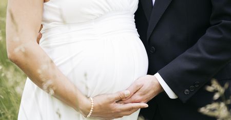 Brała ślub kościelny w ciąży. Zdradza, co usłyszała od księdza
