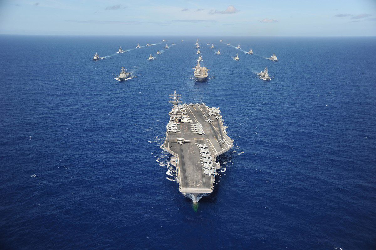 Lotniskowcowa grupa uderzeniowa podczas manewrów RIMPAC2010
