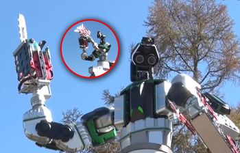 Robot z piłą łańcuchową. To nie japoński film grozy