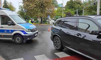 Zielona Góra: Poważne potrącenie starszej kobiety na przejściu dla pieszych