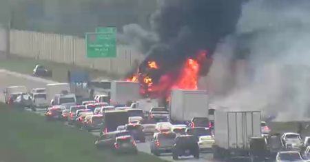 Koszmar na autostradzie w USA. To cud, że pasażerowie samolotu przeżyli