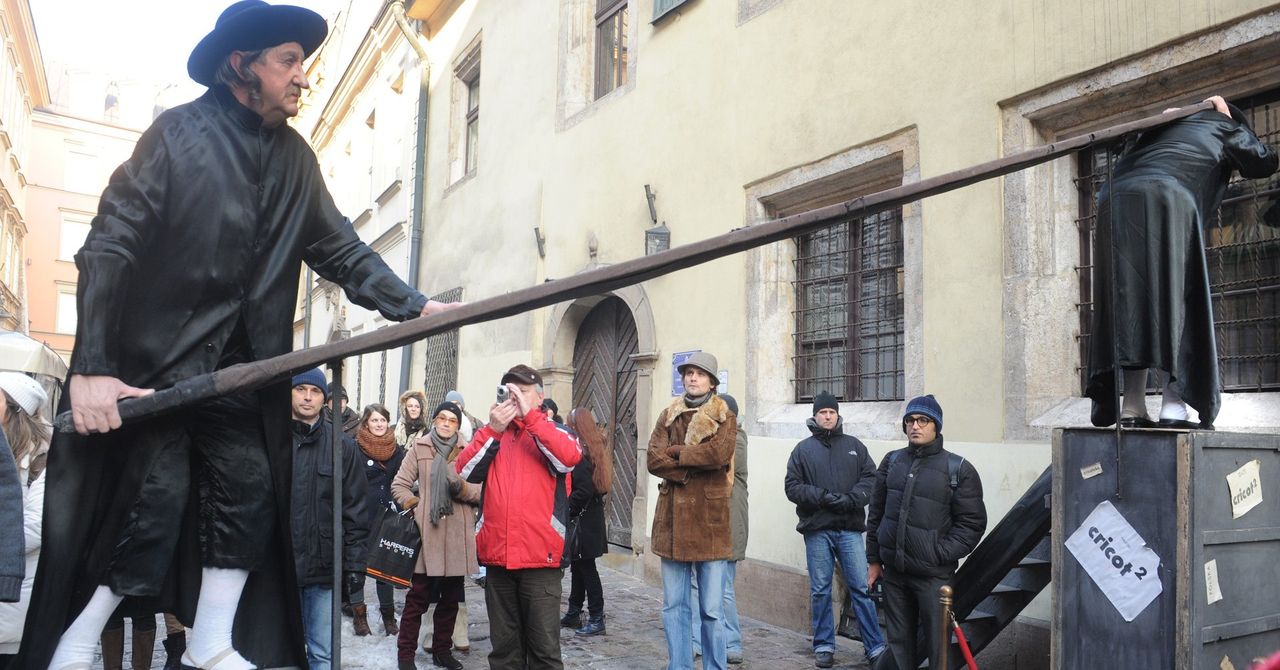 Kraków: Żywe pomniki na Kanoniczej przechodzą do historii