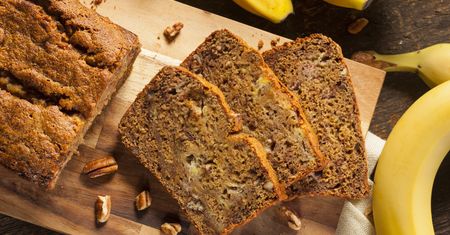 Przepis na chlebek bananowy. Tak wykorzystasz bardzo dojrzałe banany