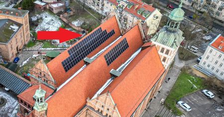 Walka o fotowoltaikę w kościele. Proboszcz zapłacił mandat