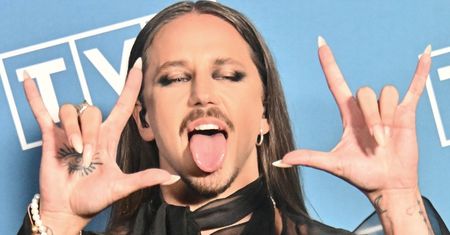 Michał Szpak pozuje BEZ MAKIJAŻU. Duża różnica?