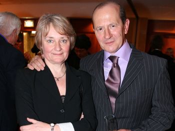 Jego głos znają miłośnicy sportu. Nie każdy wie, jak poznał żonę