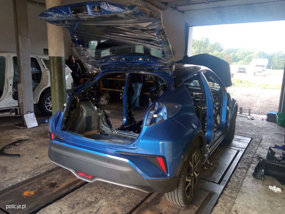 Policja odzyskała auta skradzione w Niemczech. Toyota była już w trakcie rozbiórki