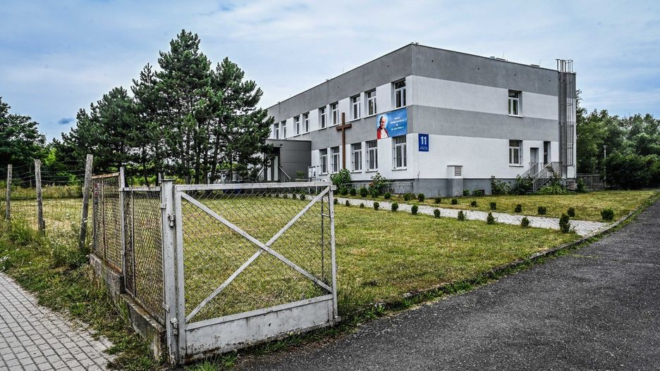 W budynku po dawnym przedszkolu od 2011 roku swoją siedzibę miała parafia św. Jana Pawła II Papieża, która ostatecznie została przeniesiona w inne miejsce. Nieruchomość otrzymał MOPS