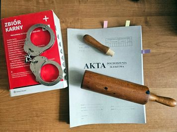 Przyjechała rowerem i wyciągnęła wałek do ciasta! Awantura o mężczyznę zakończyła się złamaną ręką