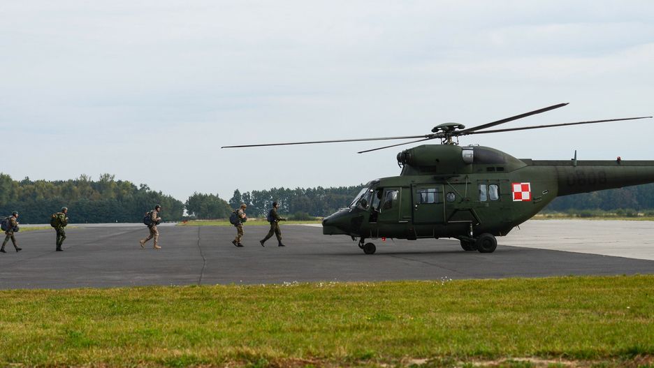 Śmigłowiec Mi-2 w bazie w Leżnicy Wielkiej. Zdjęcie poglądowe