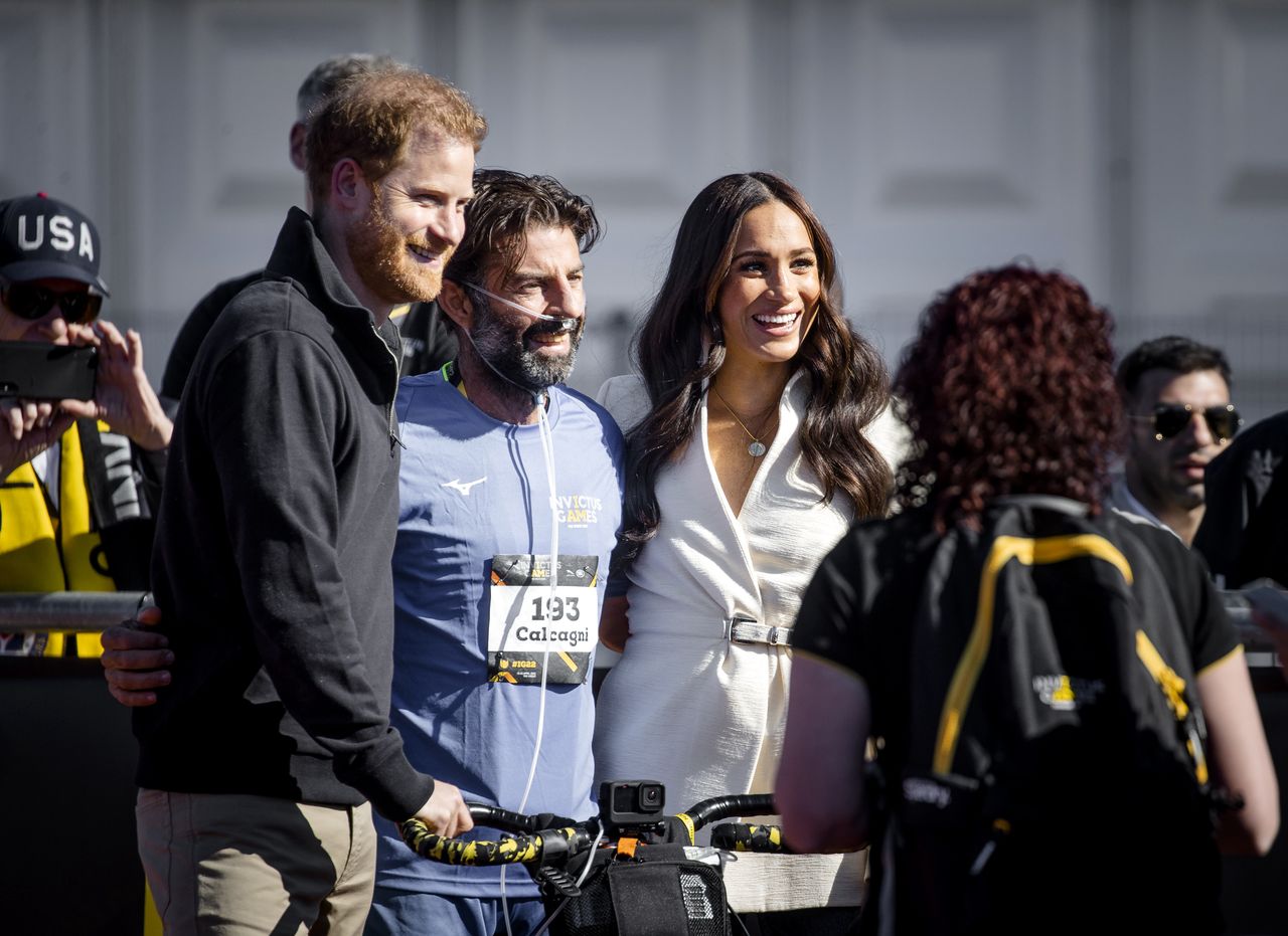 THE HAGUE - The Duke and Duchess of Sussex, Prince Harry and his wife Meghan Markle, talk to participants during the athletics section of the fifth edition of the Invictus Games, an international sporting event for military and veterans who have been psychologically or physically injured during their military work. ANP SEM VAN DER WAL (Photo by ANP via Getty Images)