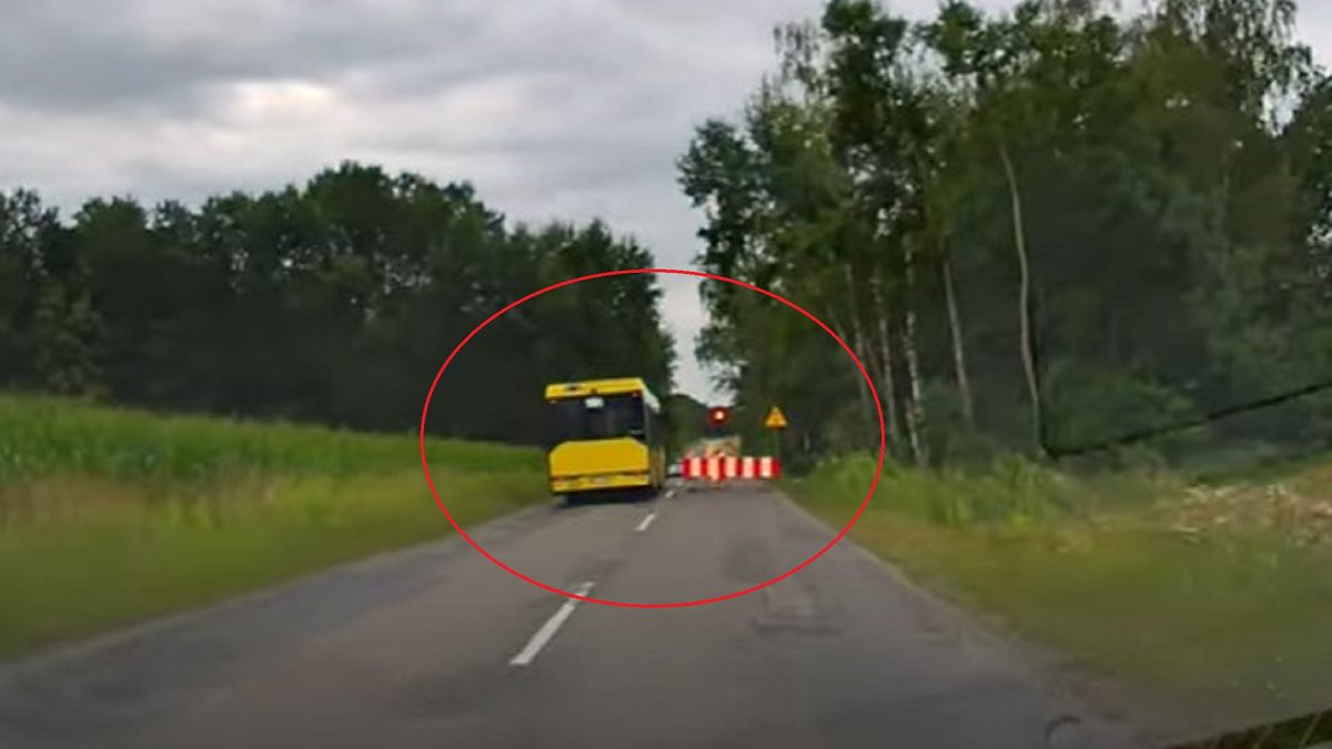 Kierowca autobusu miejskiego koło Gliwic.