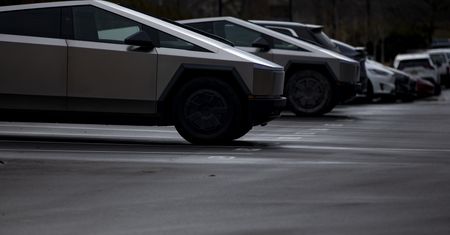 Problemy z  Cybertruckiem. Kolejna poważna usterka w Teslach