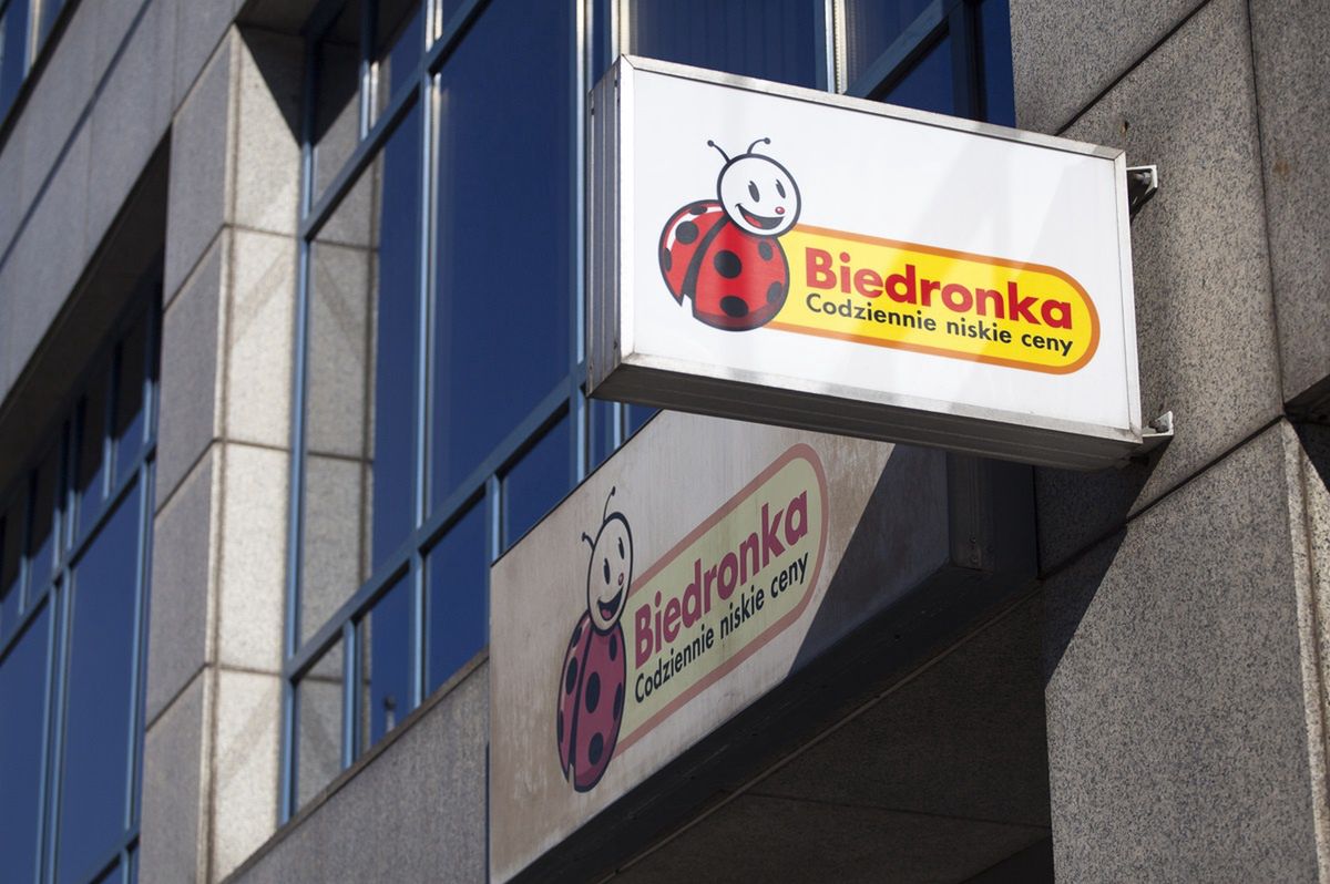 Spór o budowę Biedronki. Mieszkańcy nie chcą wycinki drzew