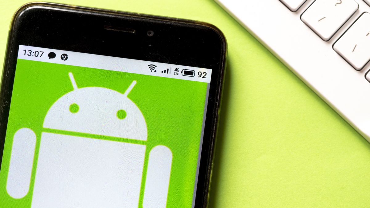 UKRAINE - 2020/03/17: In this photo illustration an Android logo seen displayed on a smartphone. (Photo Illustration by Igor Golovniov/SOPA Images/LightRocket via Getty Images)