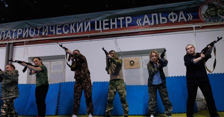 Brytyjczycy ujawnili: Rosjanie rekrutują kobiety na front w Ukrainie