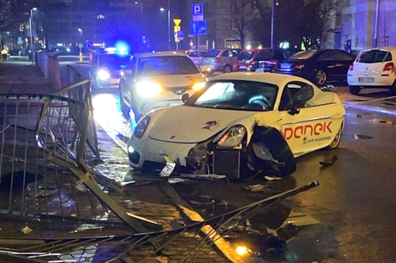 Porsche cayman na minuty nie przetrwało nawet doby. Kierowca spożywał alkohol