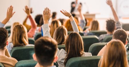 Wykładowcy tego nie lubią. Dzięki temu lepiej zapamiętasz zajęcia