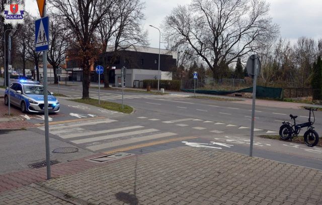 Potrącenie rowerzysty na przejeździe dla rowerów. Mężczyzna trafił do szpitala (zdjęcia)