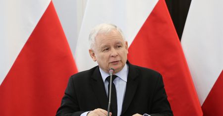 Kaczyński zablokował film o Smoleńsku w TVP. Miał wiele zastrzeżeń