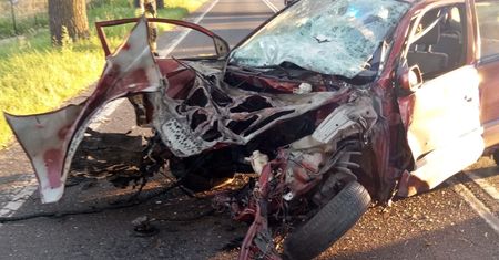 Wylecieli przez szybę. Dramat pod Bydgoszczą. Ustalenia służb